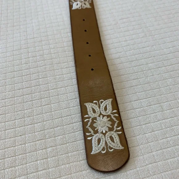 Lucky Brand embroidered leather belt - Picture 4 of 8
